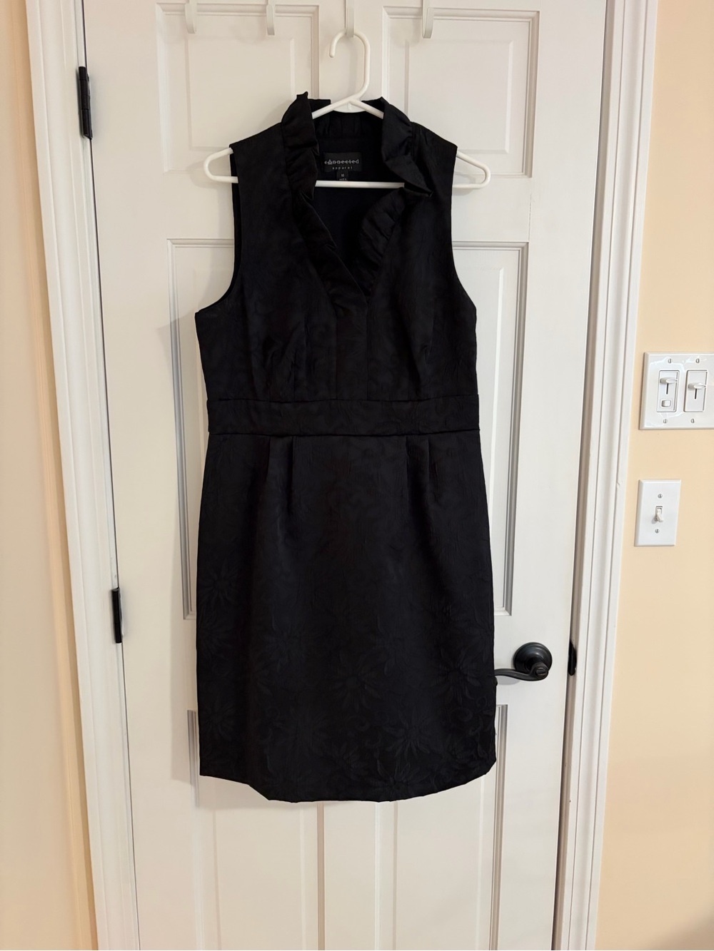 Classic Black Sleeveless Dress with Ruffle Collar women’s size 16